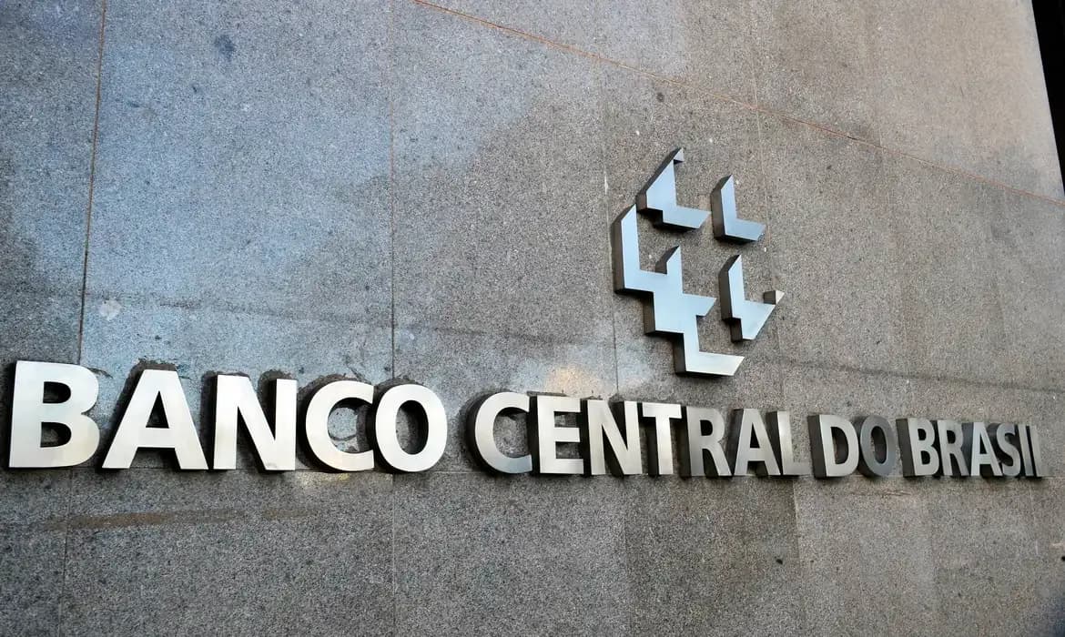 Mercado financeiro reduz previsão da inflação para 5% este ano